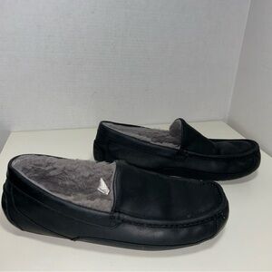 UGG Ascot 1103889 Black Leather Shearling Lined Comfort Loafer Slipper